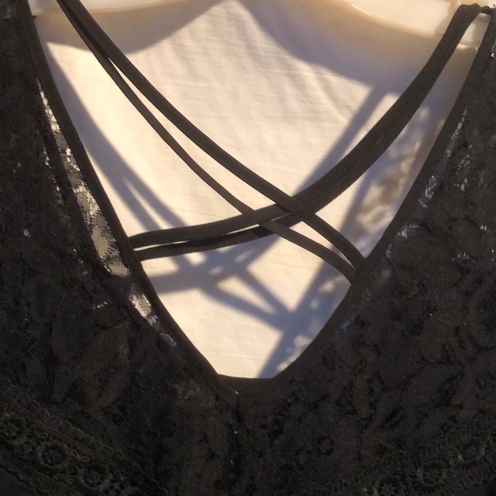 SALE 🔥 H&M Divided Top - Picture 4 of 8